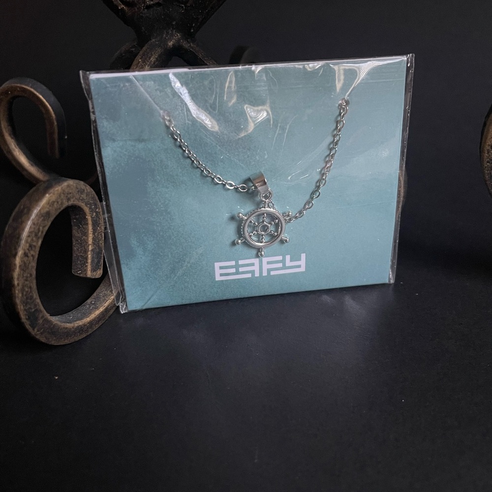 ShipWheel Necklace NWT - Picture 4 of 4